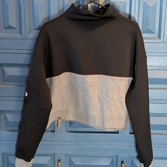 D2 NIKE Crop Dri-Fit Top - Picture 5 of 5